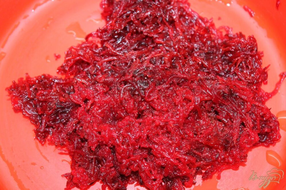 Grate beets to make antiparasitic syrup