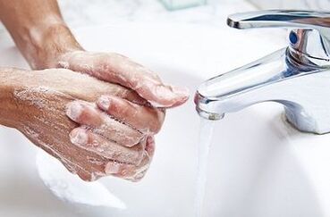 Wash your hands to avoid parasites